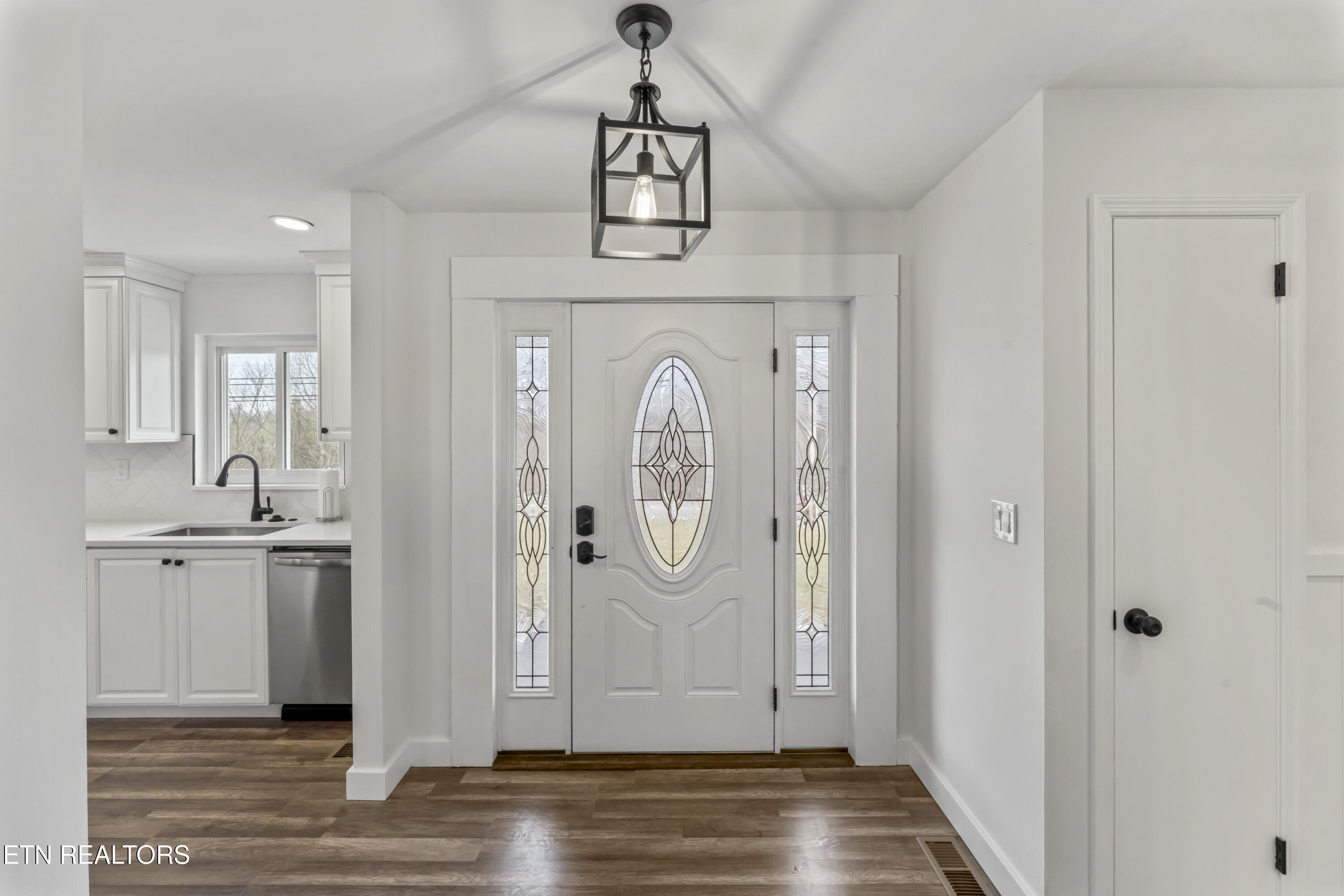 2572 Sevierville Road Maryville, TN 37804 - Photo 10 of 32 foyer