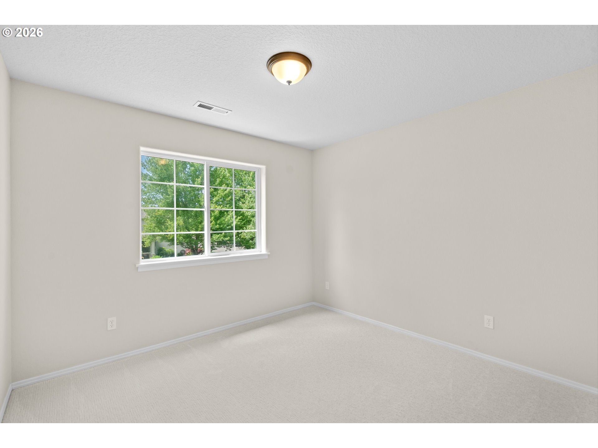 462 Southwest 211th Avenue Beaverton, OR 97006 - Photo 27 of 40 a view of a room