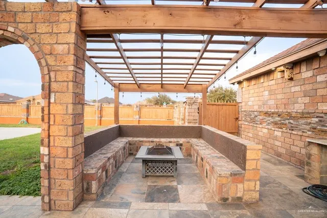 a view of entryway with a front door