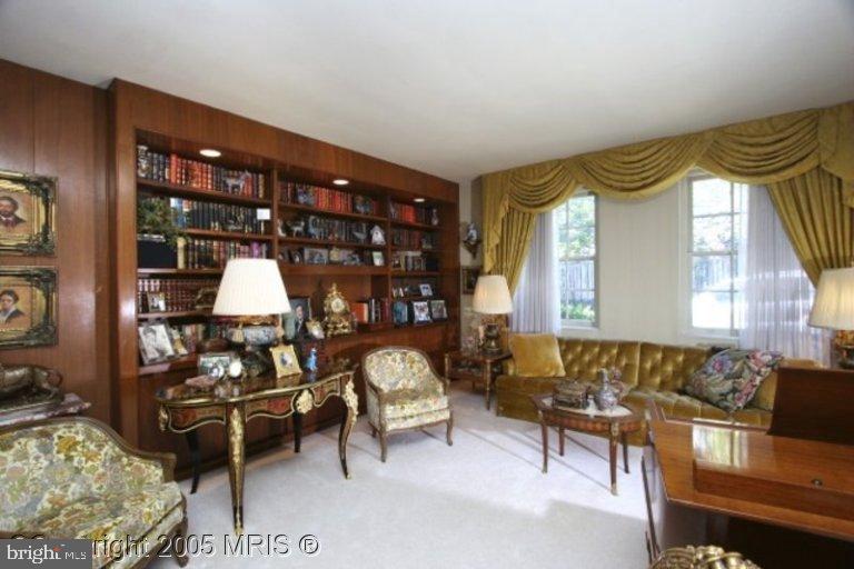 501 Somerset Road Baltimore, MD 21210 - Photo 6 of 6 Living Room #2