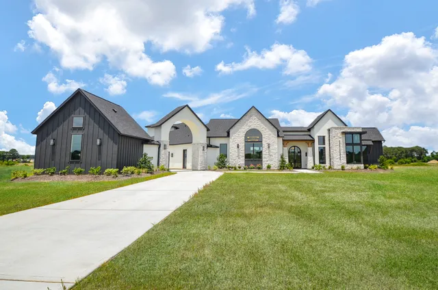 a view of house with garden and entertaining space