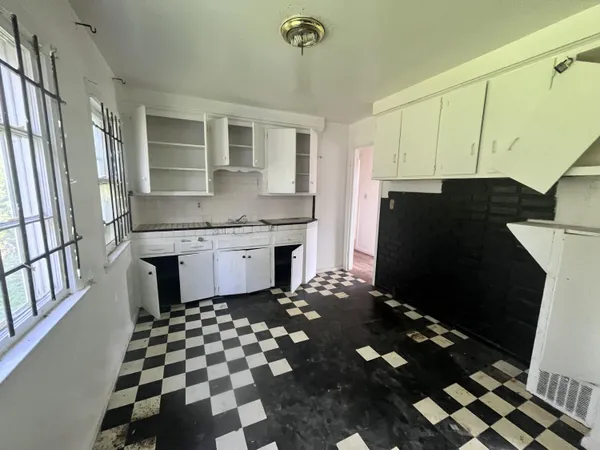 $60,000 | 11317 Rosemont Avenue, Detroit, MI 48228