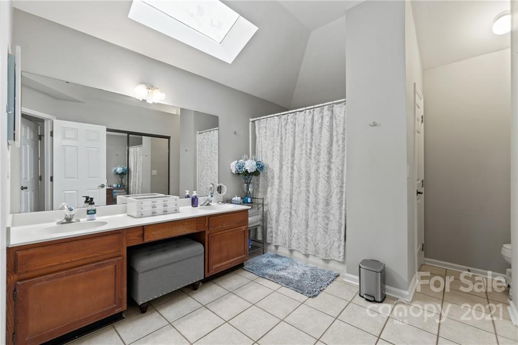 10637 Fairway Ridge Road Charlotte, NC 28277 - Photo 22 of 24 a large bathroom with a double vanity sink a mirror and a bathtub