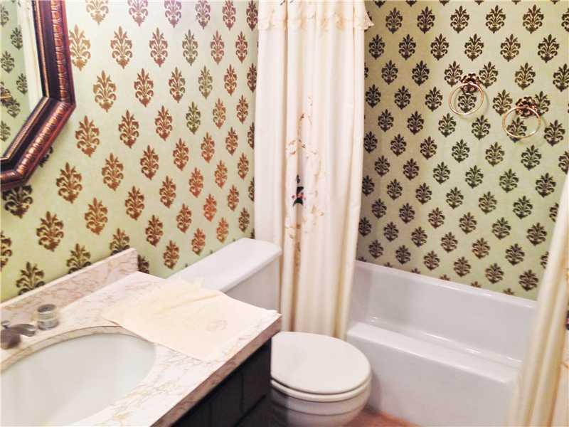 316 Woodcroft Road Economy, PA 15005 - Photo 8 of 14 Full Bath.