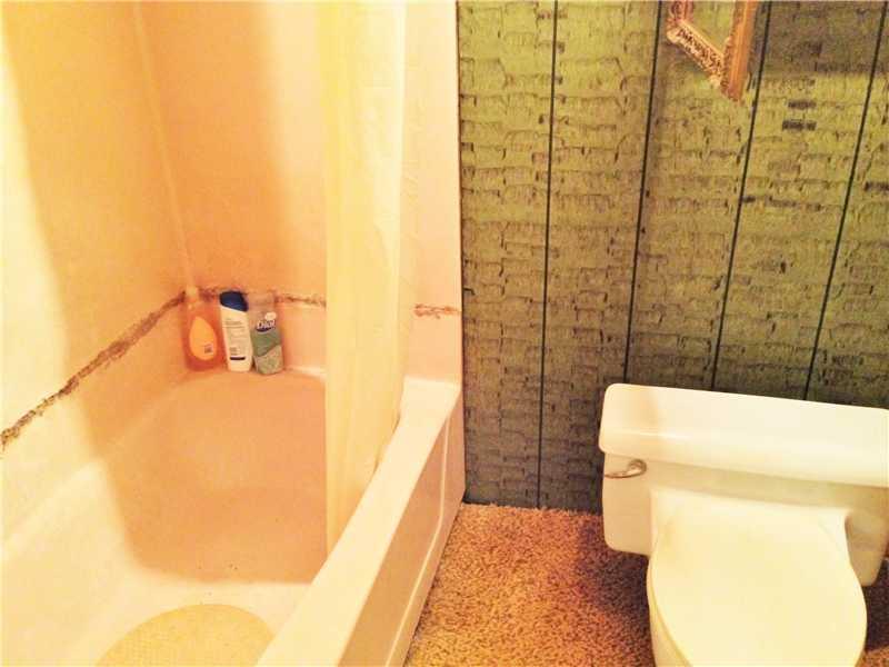 316 Woodcroft Road Economy, PA 15005 - Photo 10 of 14 Full Bath.