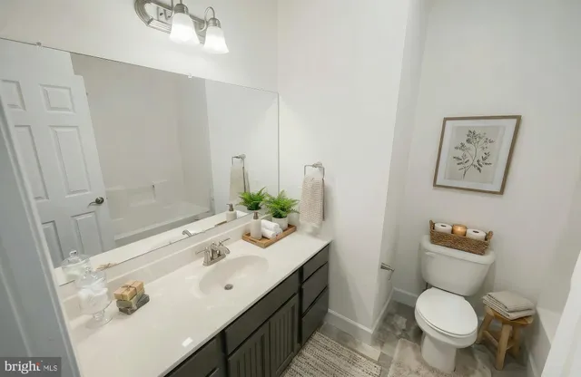 a view of house with backyard