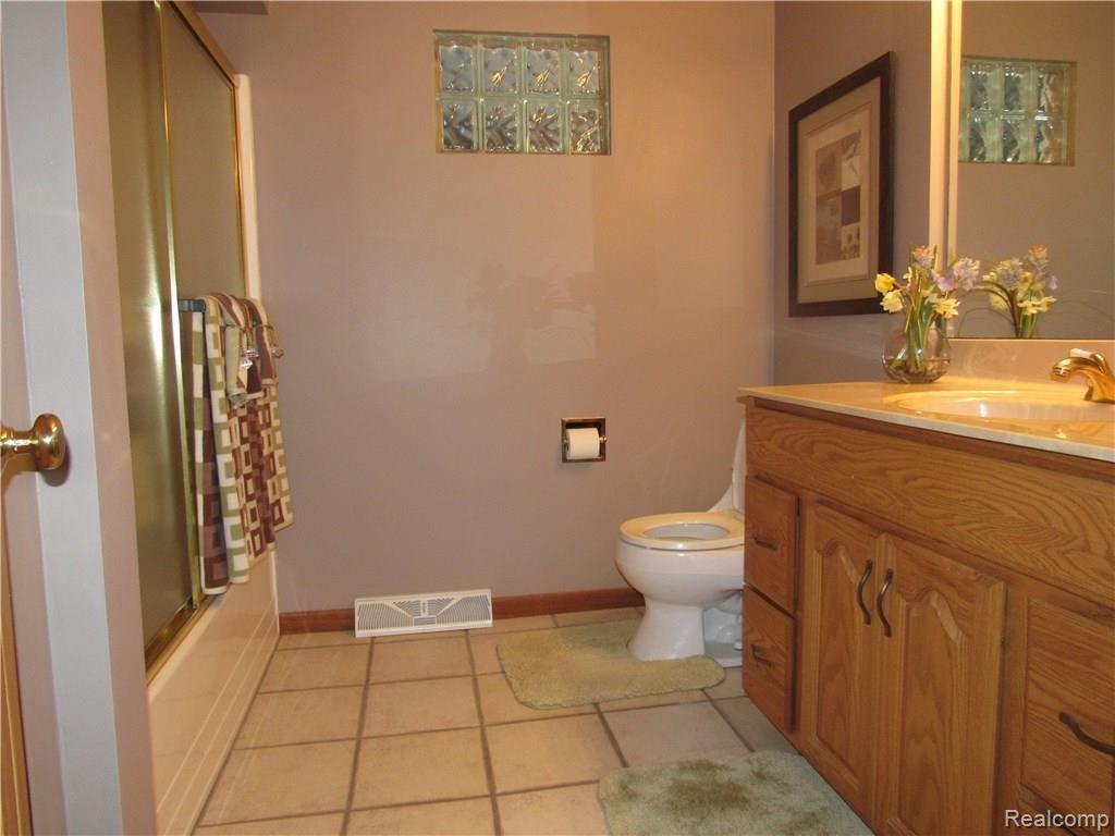 4068 Yankee Road St. Clair, MI 48079 - Photo 24 of 53 MAIN BATH