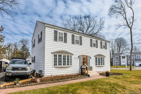 $996,500 | 41 Gillette Avenue, Bayport, NY 11705