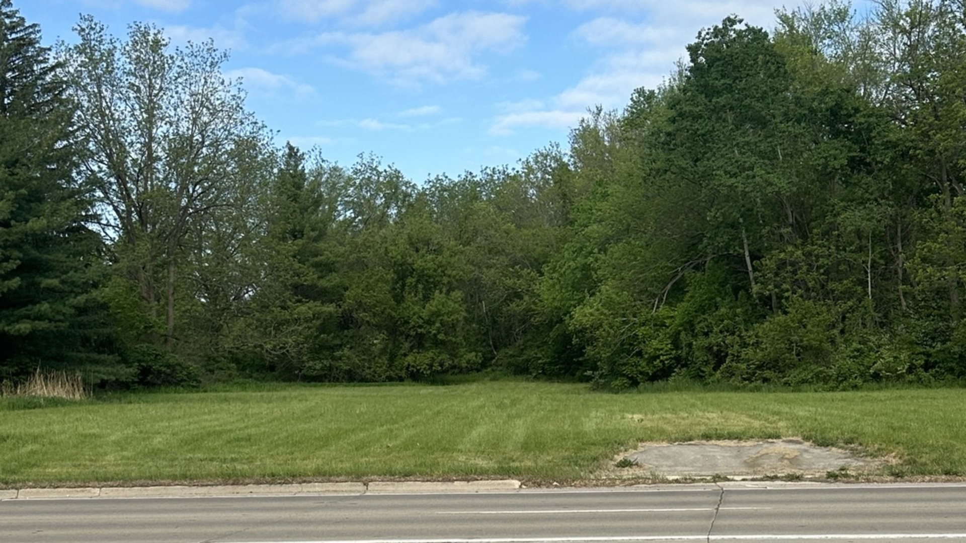 803 South Mulford Road Rockford, IL 61108 - Photo 2 of 5 a view of a yard