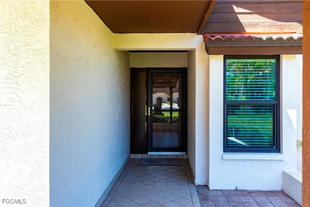 a view of an entryway of the house