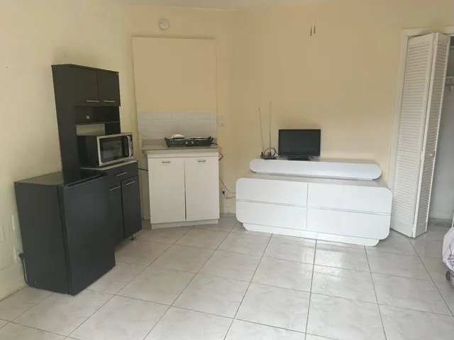 $1,000 | 4610 Peters Road, Plantation, FL 33317