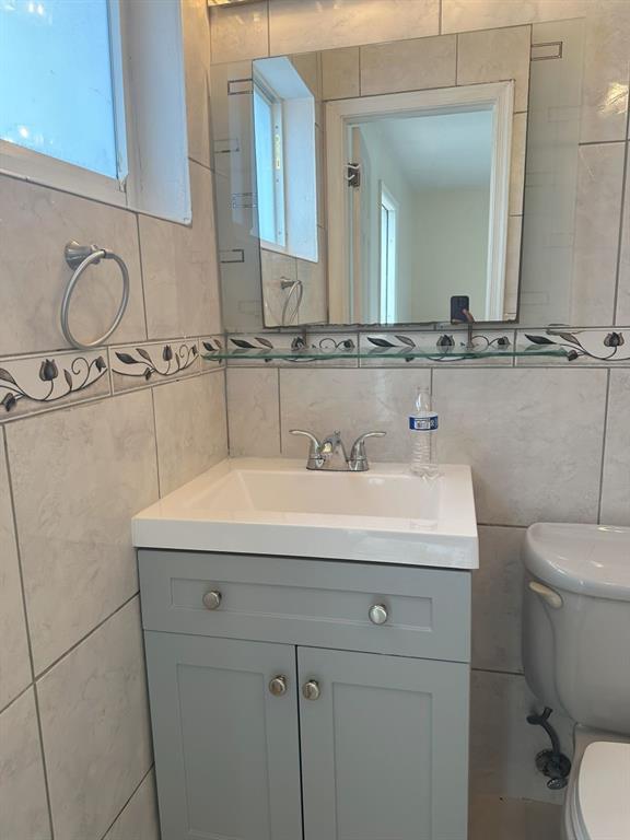 4610 Peters Road Plantation, FL 33317 - Photo 7 of 8 a bathroom with a sink and a toilet