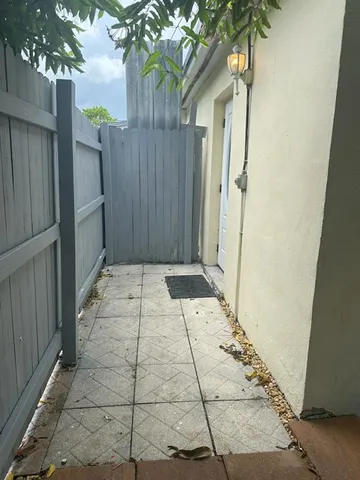 $1,000 | 4610 Peters Road, Plantation, FL 33317