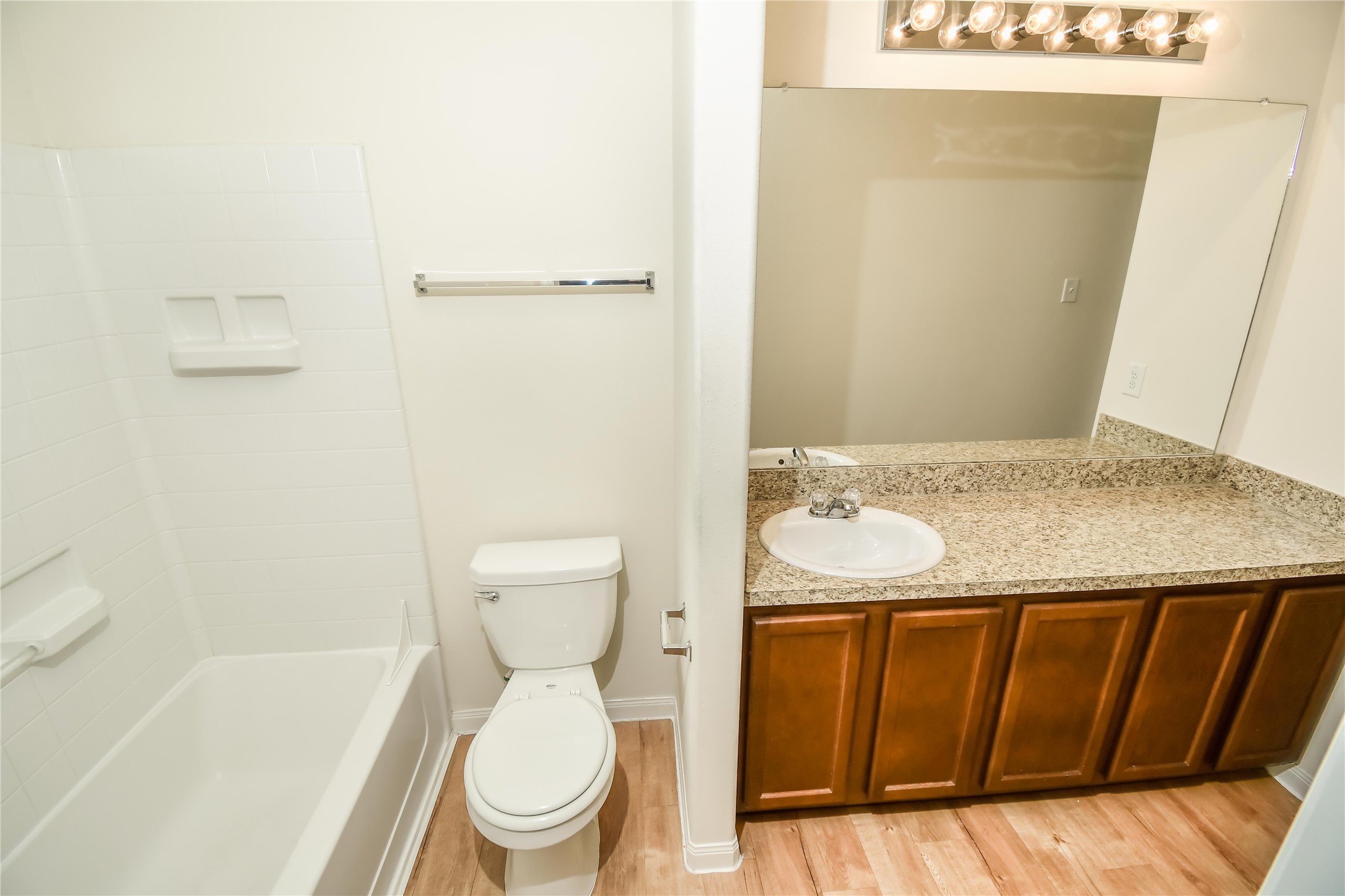 12607 Lady Slipper Road Houston, TX 77038 - Photo 10 of 11 Photos may be representative of the floor plan and not the exact home. Finishes, layout, and features of the actual property for lease may vary.