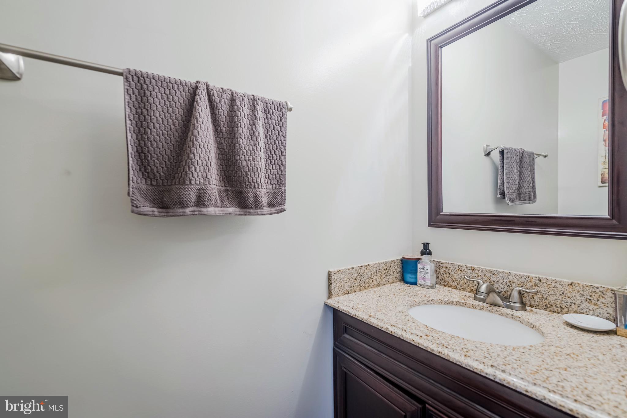 1701 Sundance Drive Reston, VA 20194 - Photo 11 of 24 Super convenient mid-level powder room!