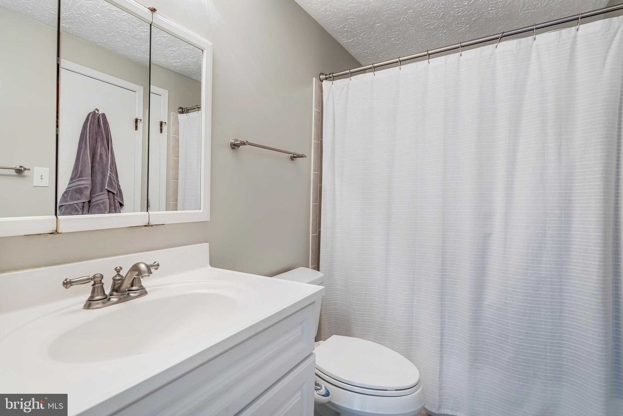 1701 Sundance Drive Reston, VA 20194 - Photo 19 of 24 Master bath that connects to the hall too!