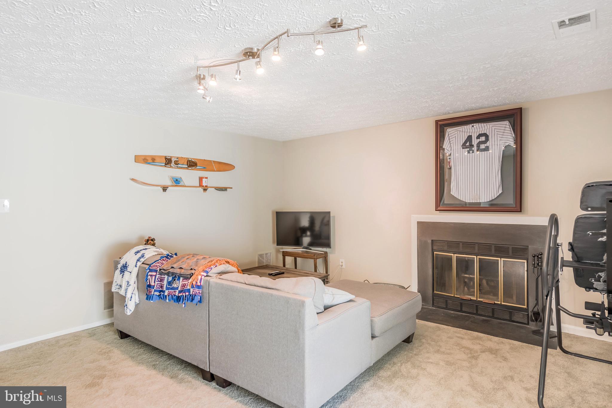 1701 Sundance Drive Reston, VA 20194 - Photo 22 of 24 Cozy sitting area!
