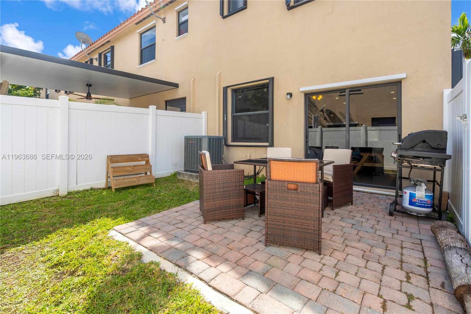 9393 West 33rd Way Hialeah, FL 33018 - Photo 26 of 33