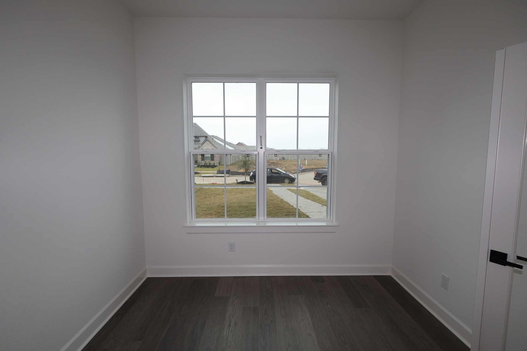 5614 Orangery Lane Manvel, TX 77578 - Photo 5 of 19 an empty room with a window