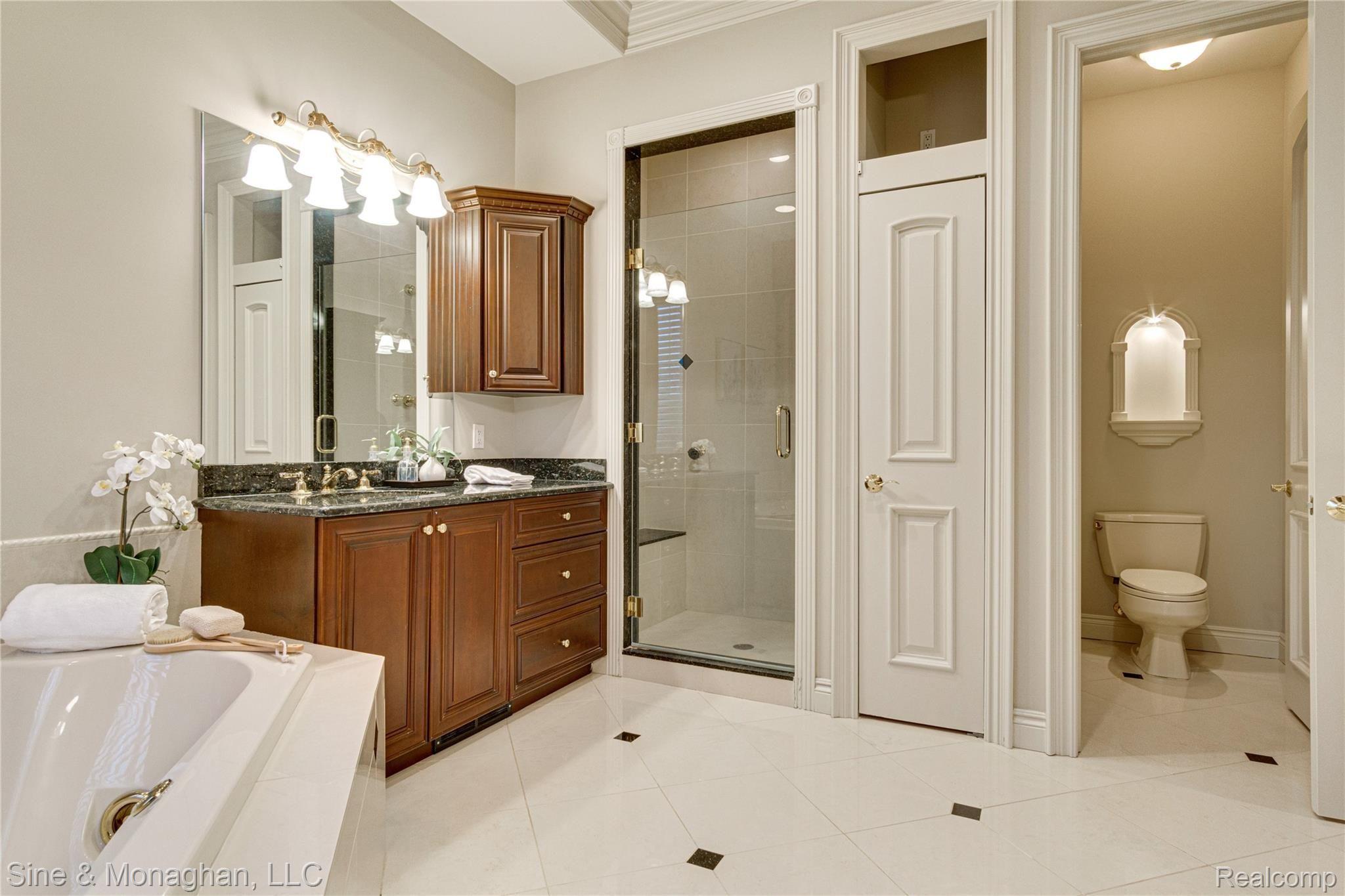45 Roslyn Road Grosse Pointe, MI 48236 - Photo 41 of 88 Interiors (55 of 109).jpg