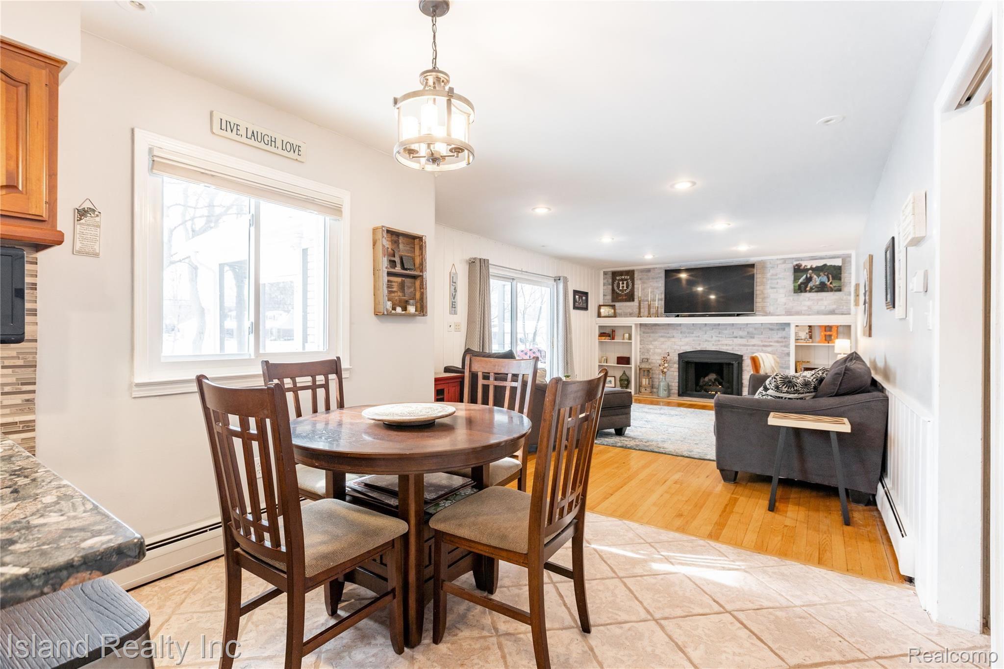 8495 Hampton Road Grosse Ile, MI 48138 - Photo 10 of 35 8495 Hampton Rd, Grosse Ile (10 of 34).jpg