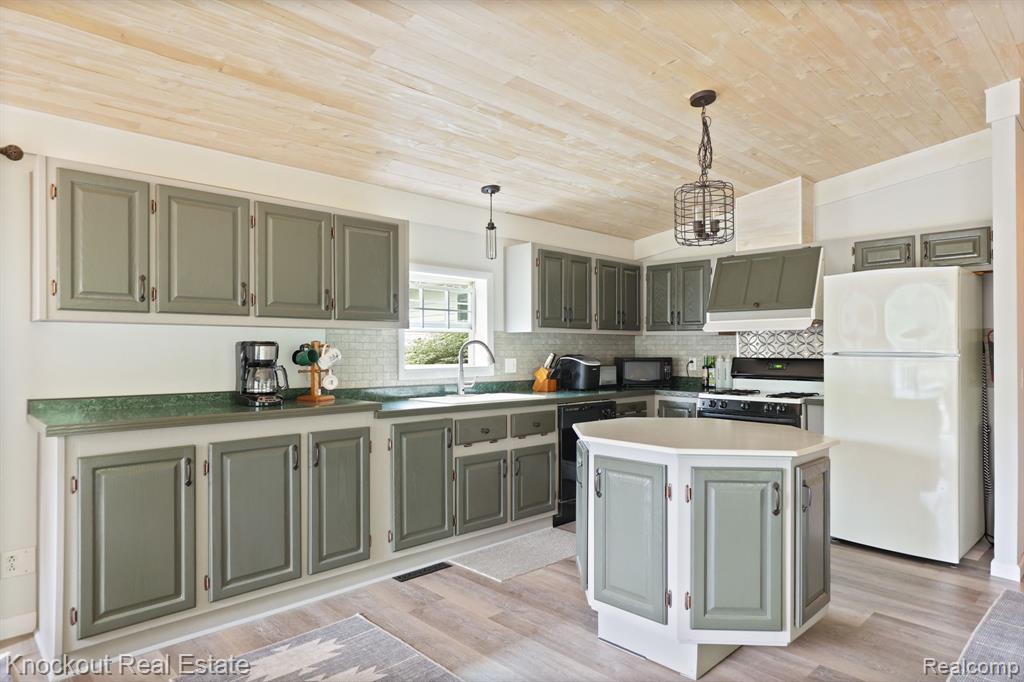 6275 Caine Road Vassar, MI 48768 - Photo 13 of 69