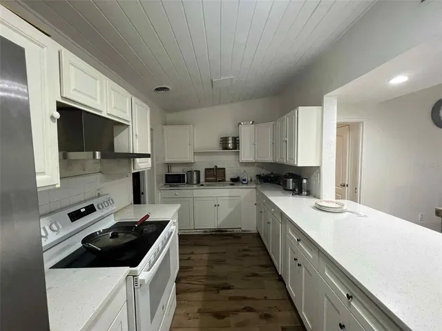 $2,300 | 4926 Stewart Avenue, Orlando, FL 32808