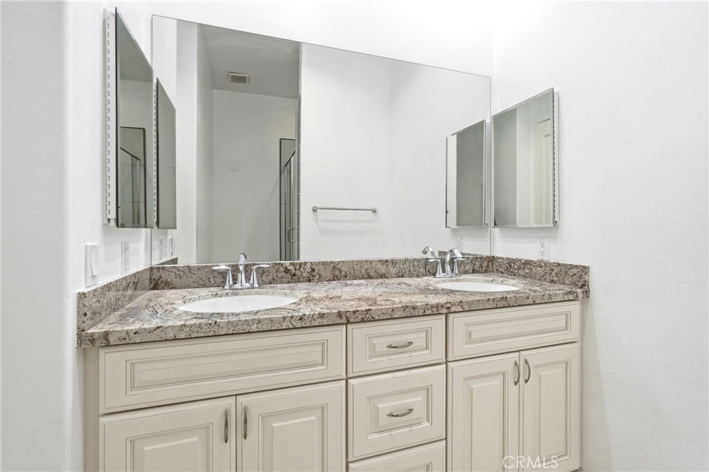 585 Vía Pueblo Riverside, CA 92507 - Photo 61 of 61 Full Bathroom #3 with a vanity that is so state of the art.