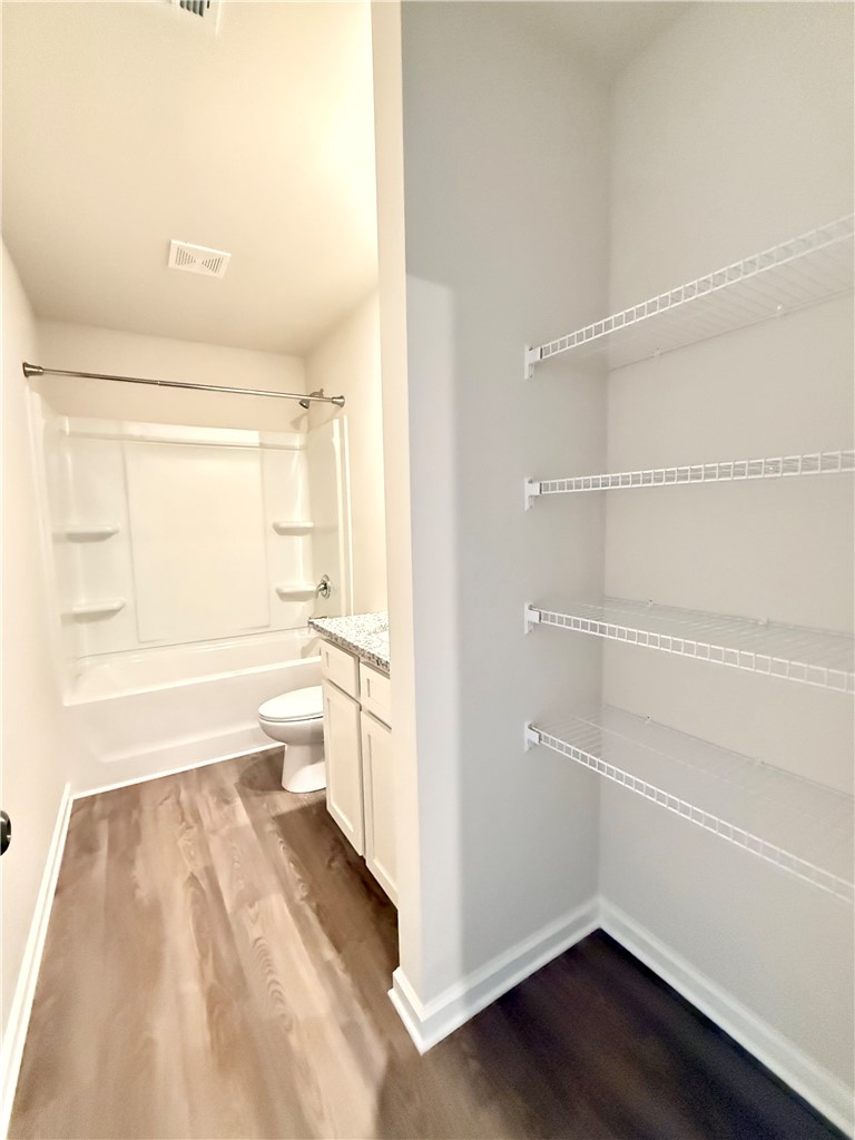 403 Chadwick Lane Walhalla, SC 29691 - Photo 30 of 38 Guest full Bathroom