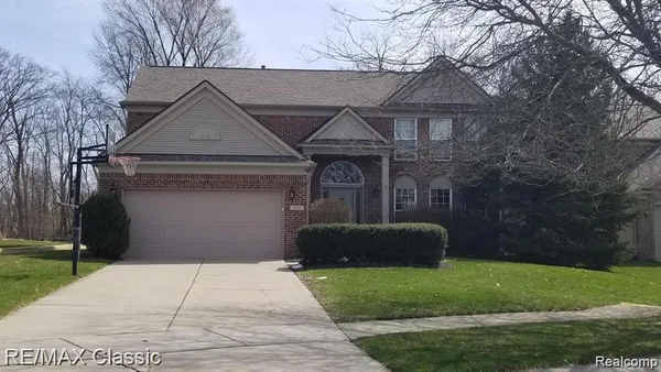 $540,000 | 832 Wood Run, South Lyon, MI 48178
