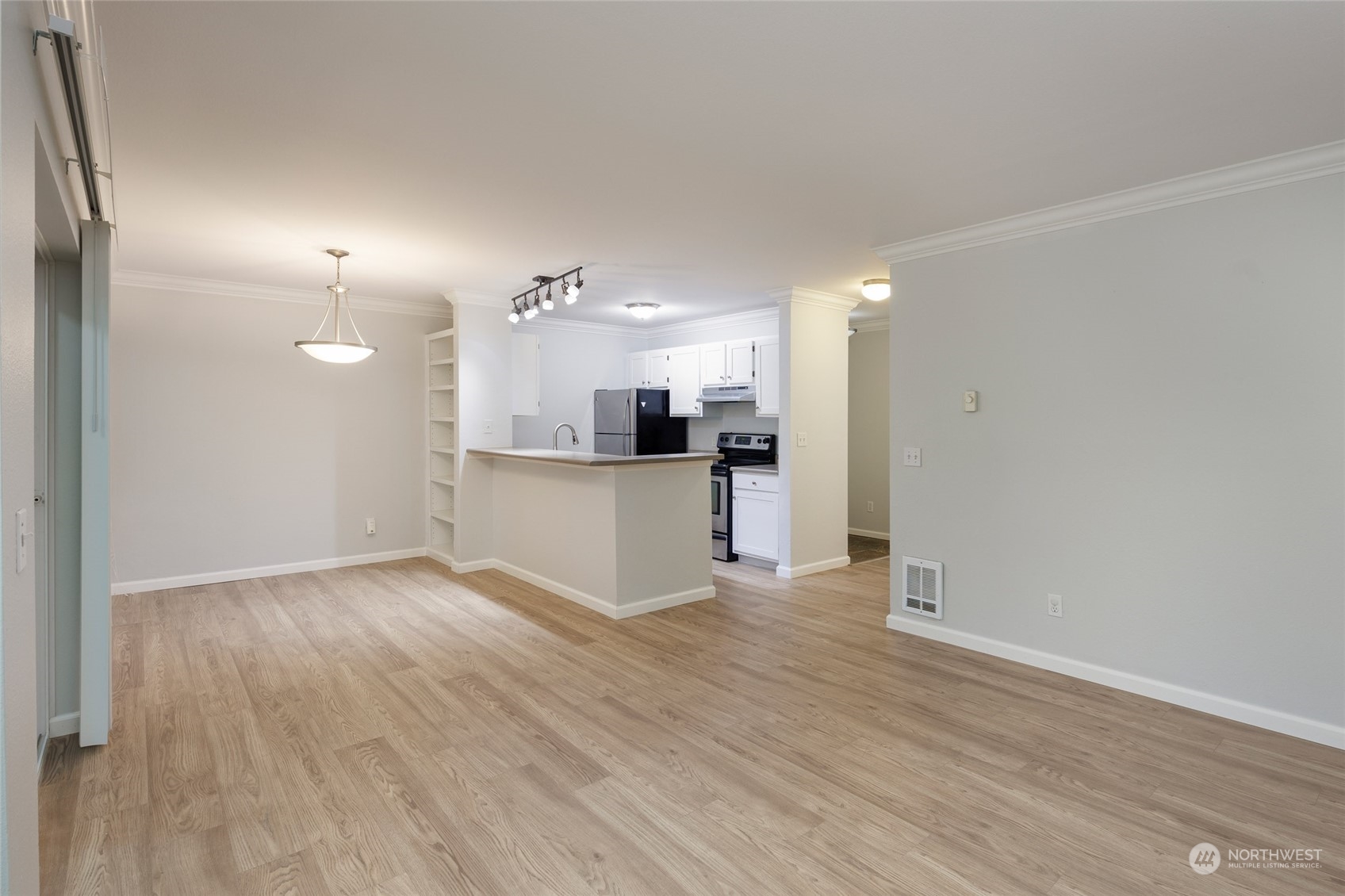 31500 33rd Place Southwest, Unit R101 Federal Way, WA 98023 - Photo 15 of 34