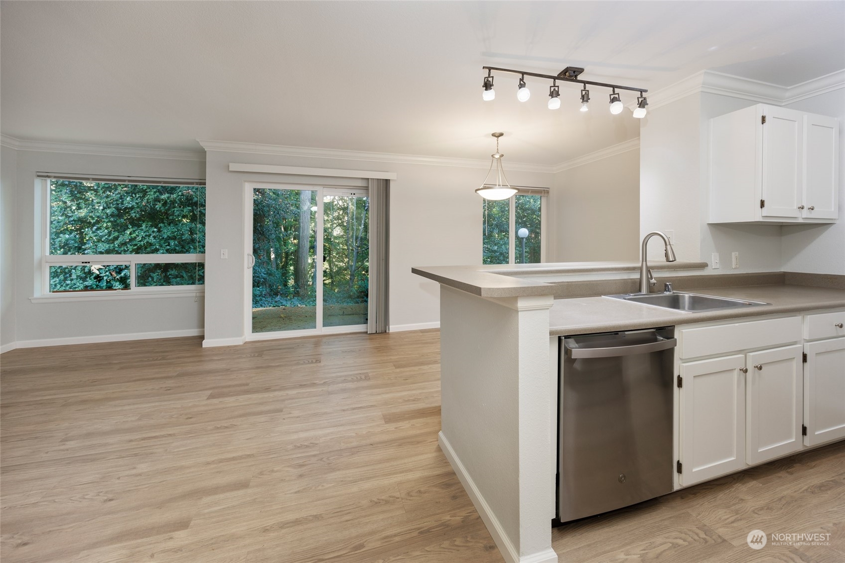 31500 33rd Place Southwest, Unit R101 Federal Way, WA 98023 - Photo 6 of 34