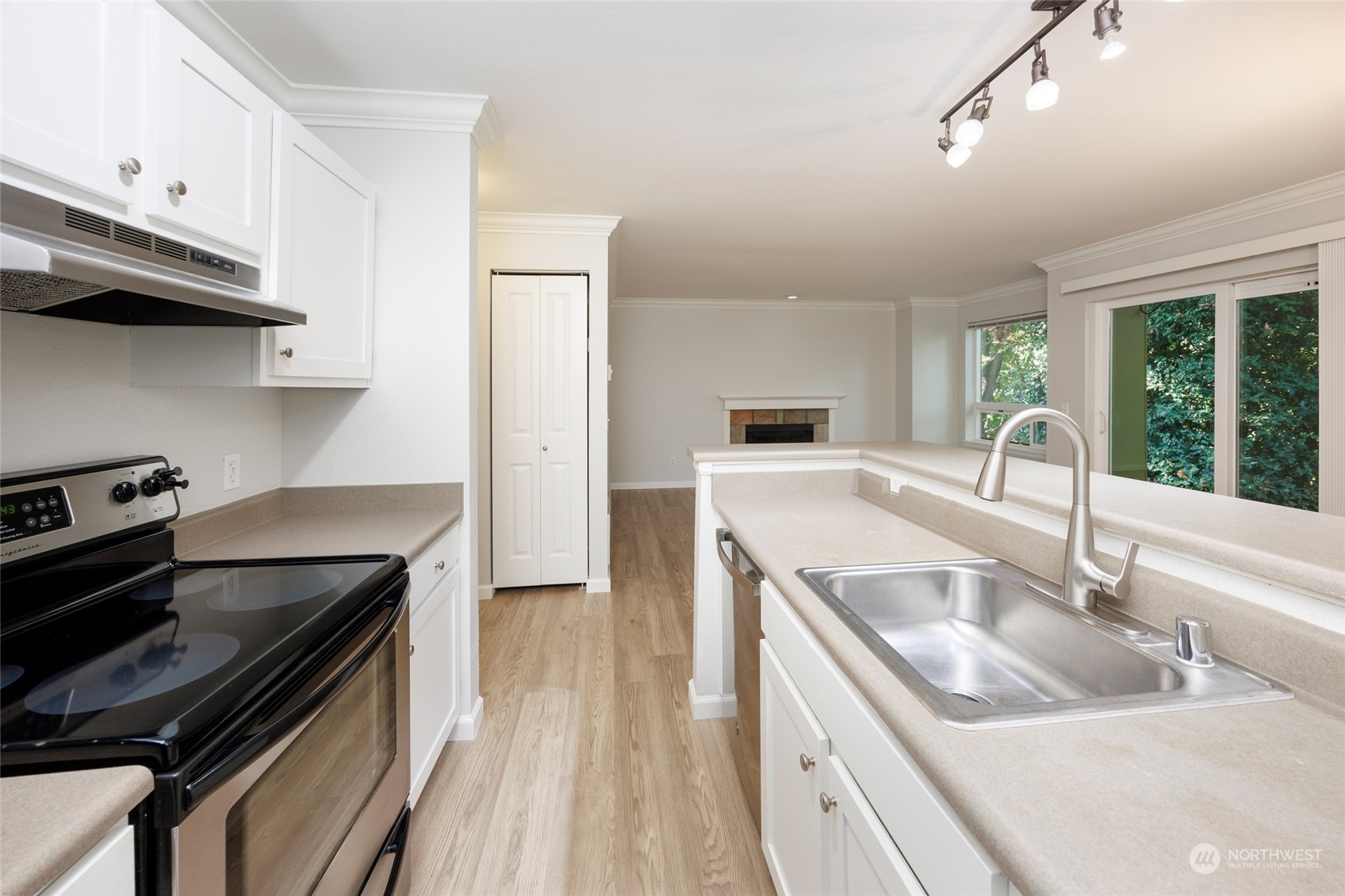 31500 33rd Place Southwest, Unit R101 Federal Way, WA 98023 - Photo 9 of 34