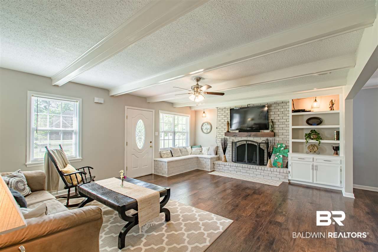 15735 Lee Avenue Bay Minette, AL 36507 - Photo 3 of 40 Living Room