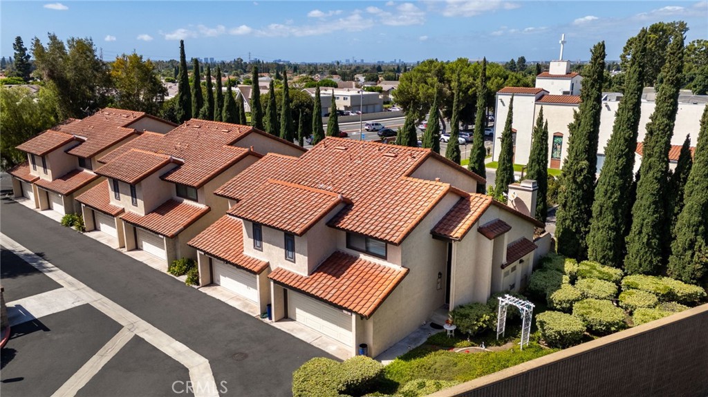 5151 Walnut Avenue, Unit 34 Irvine, CA 92604 - Photo 32 of 37 a view of a terrace with sitting area
