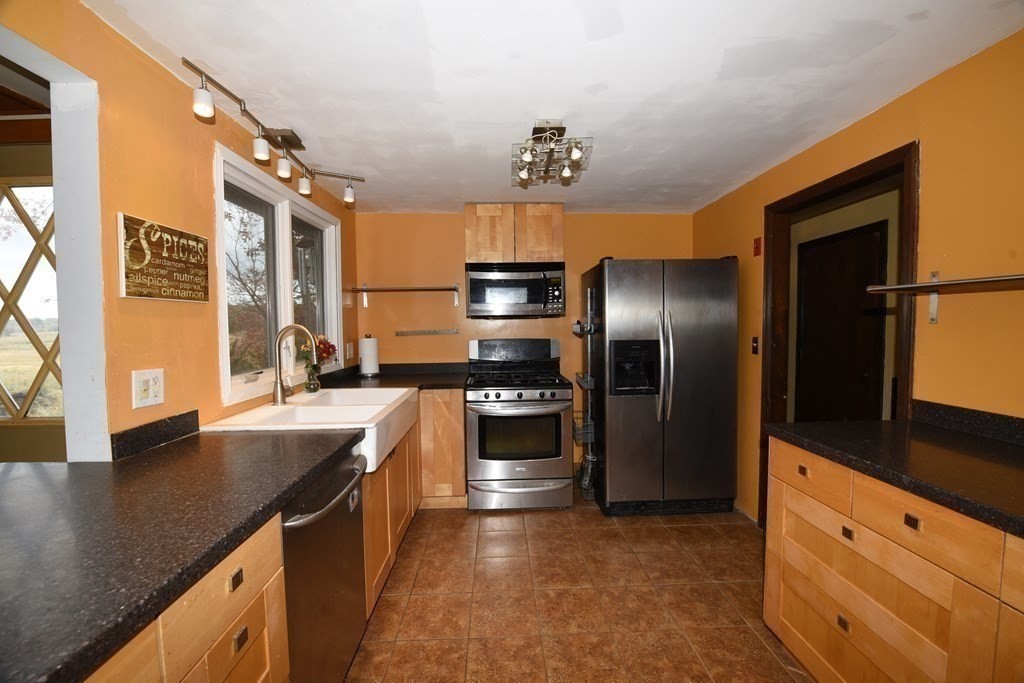279 Gannett Road Scituate, MA 02066 - Photo 11 of 40 Gallery Image 11