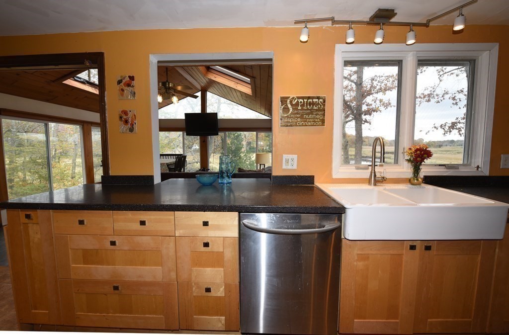 279 Gannett Road Scituate, MA 02066 - Photo 12 of 40 Gallery Image 12