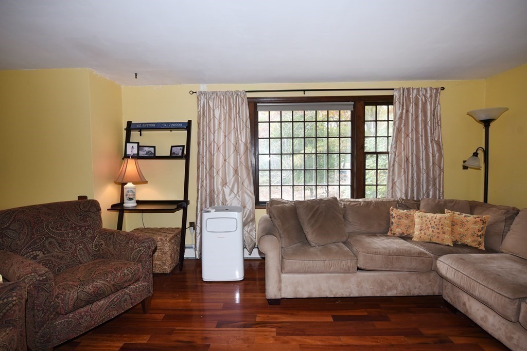 279 Gannett Road Scituate, MA 02066 - Photo 5 of 40 Gallery Image 5