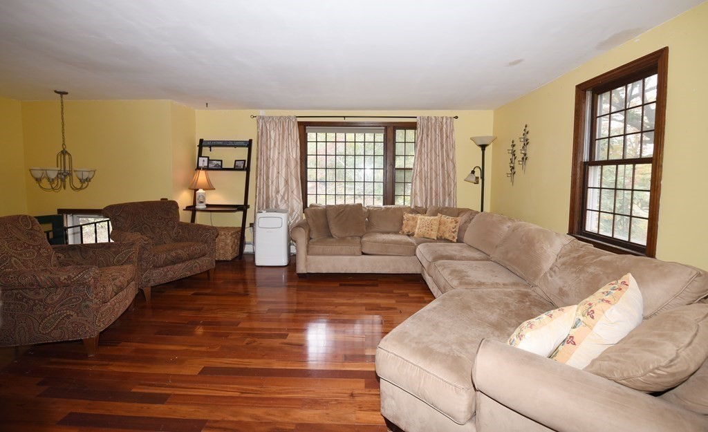 279 Gannett Road Scituate, MA 02066 - Photo 6 of 40 Gallery Image 6