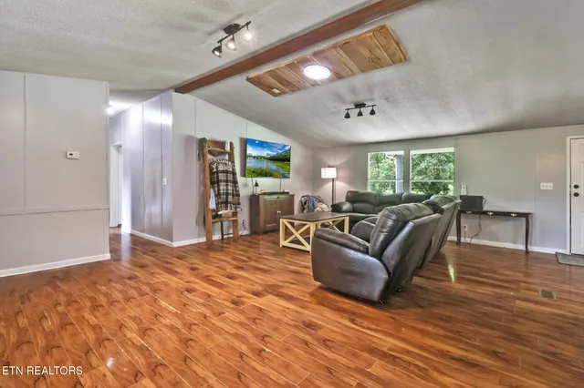 $389,990 | 60 Greenview Lane, Crossville, TN 38571