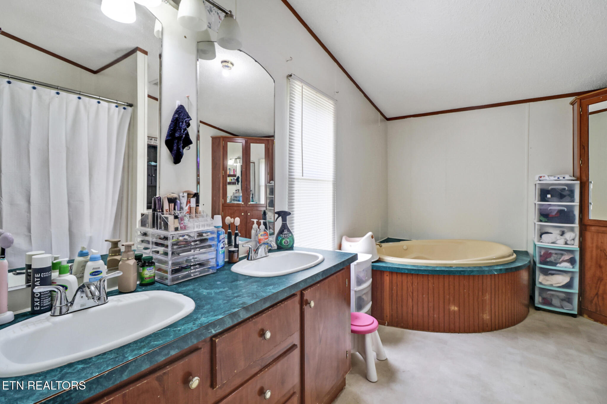 60 Greenview Lane Crossville, TN 38571 - Photo 28 of 37 if1a8256-if1a8260