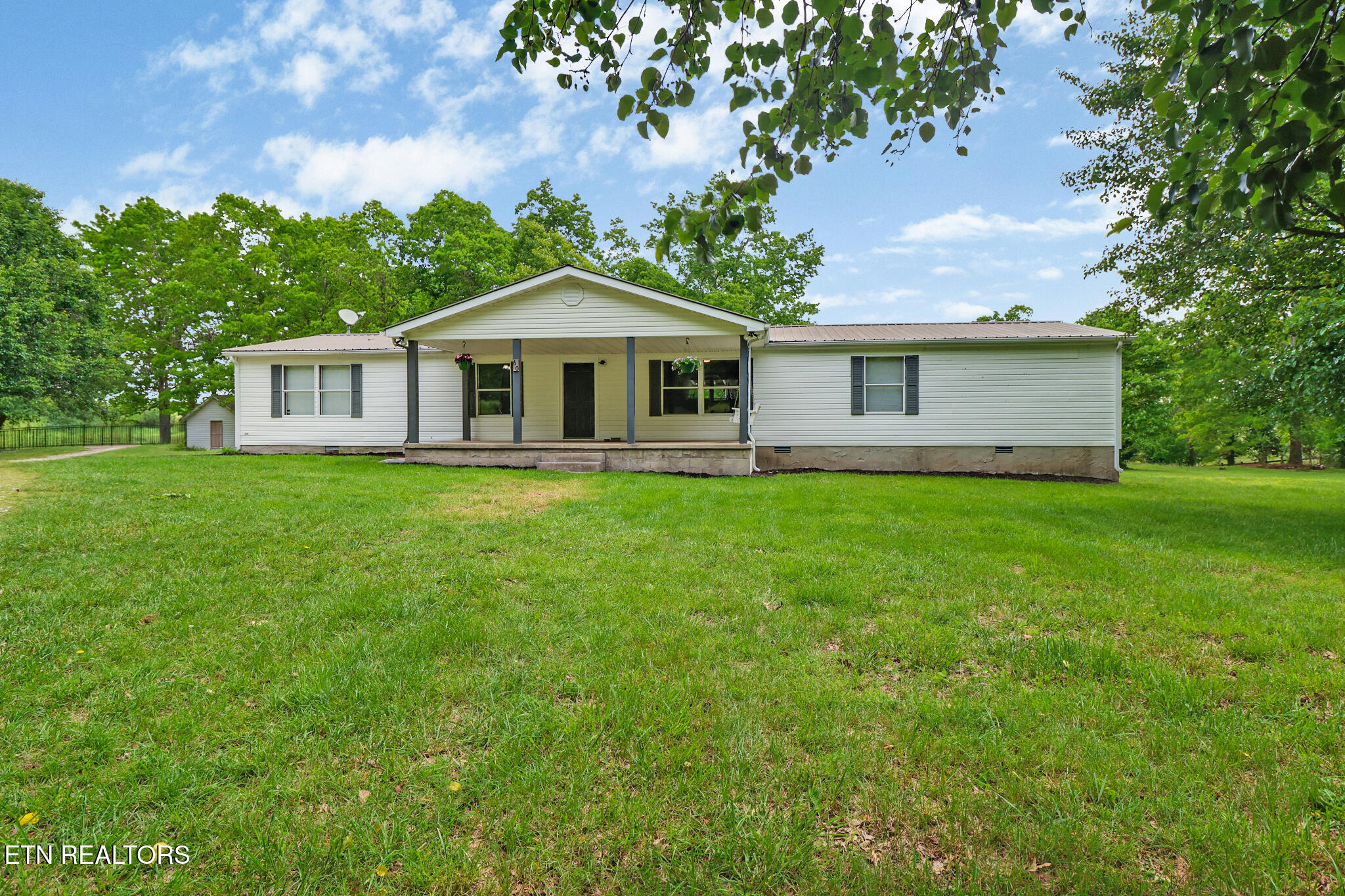 60 Greenview Lane Crossville, TN 38571 - Photo 10 of 37 if1a8101-if1a8105