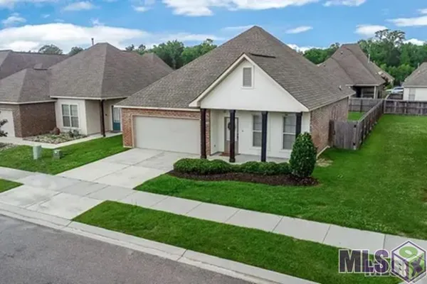 $2,800 | 922 Deer Pass Drive, Baton Rouge, LA 70820
