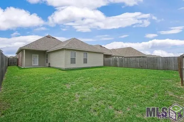 $3,200 | 922 Deer Pass Drive, Baton Rouge, LA 70820
