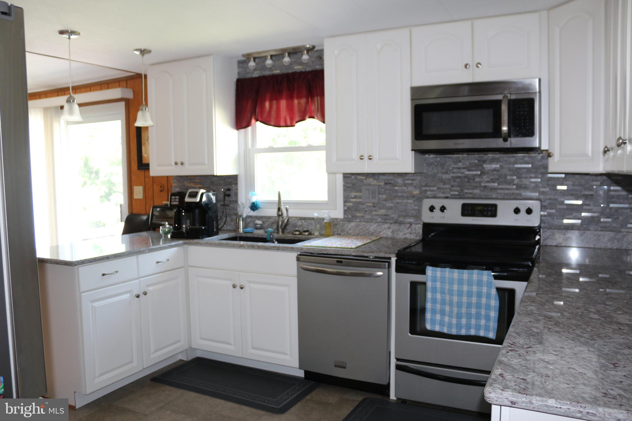 25230 Military Road Cascade, MD 21719 - Photo 4 of 14 Main level Kitchen