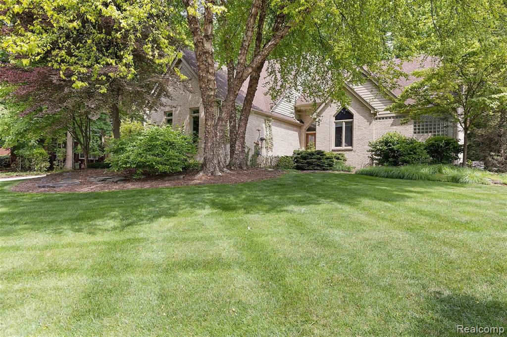 1710 Apple Ridge Court Rochester Hills, MI 48306 - Photo 2 of 50