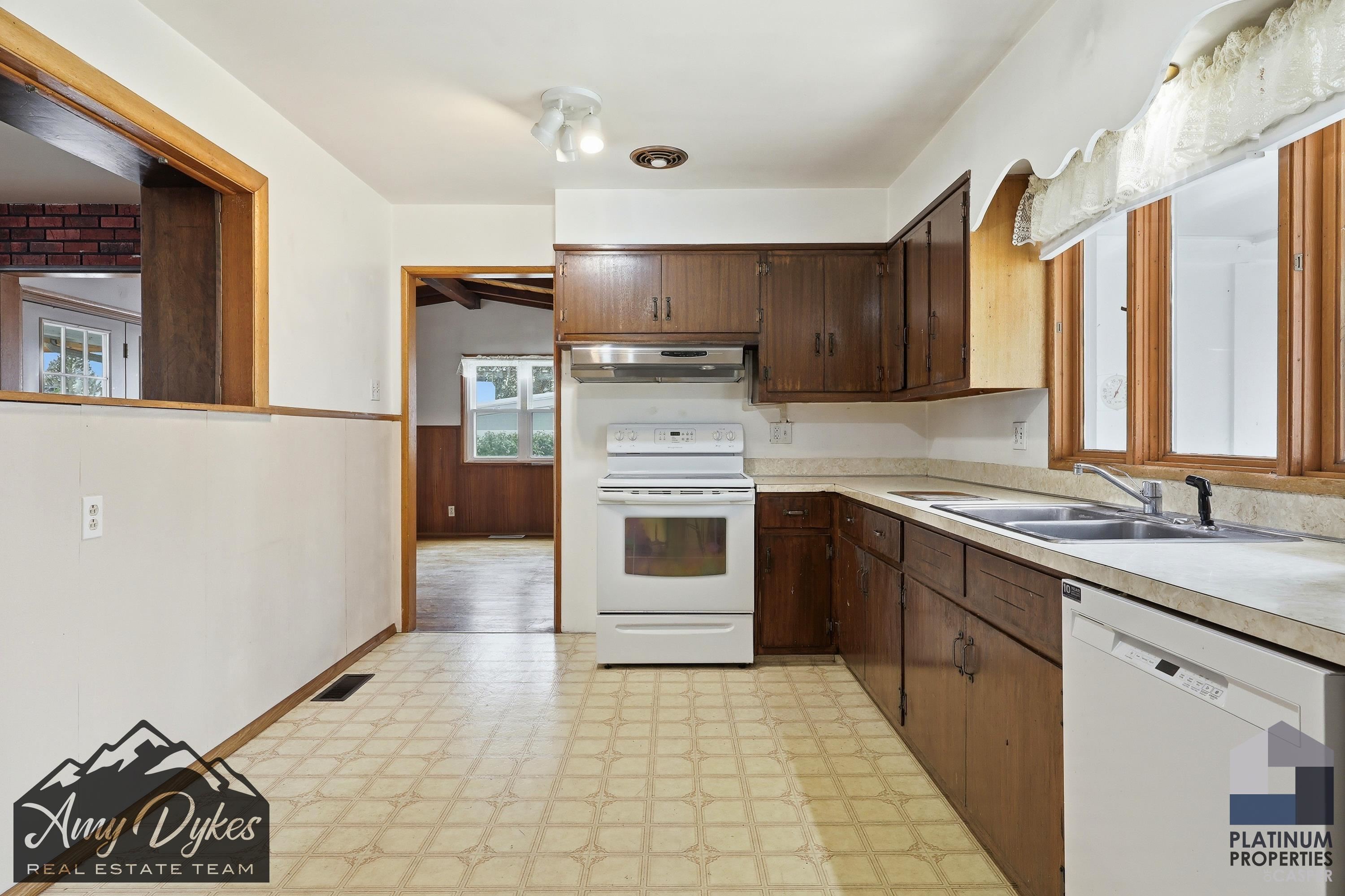146 Valley Drive Casper, WY 82604 - Photo 10 of 24