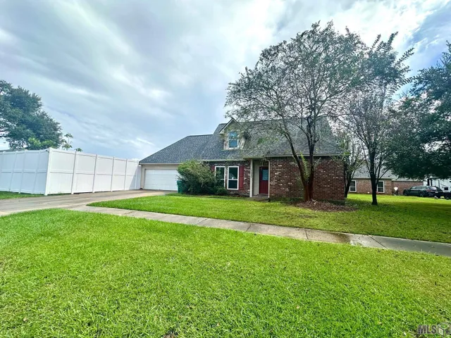 $2,350 | 17240 Rennes Drive, Prairieville, LA 70769