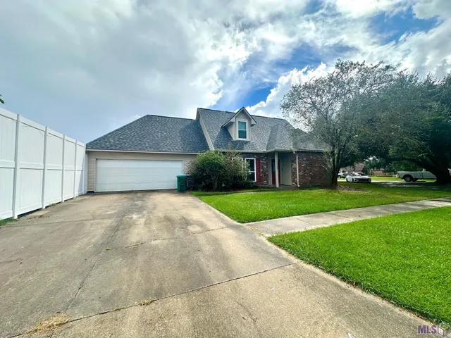 $2,350 | 17240 Rennes Drive, Prairieville, LA 70769