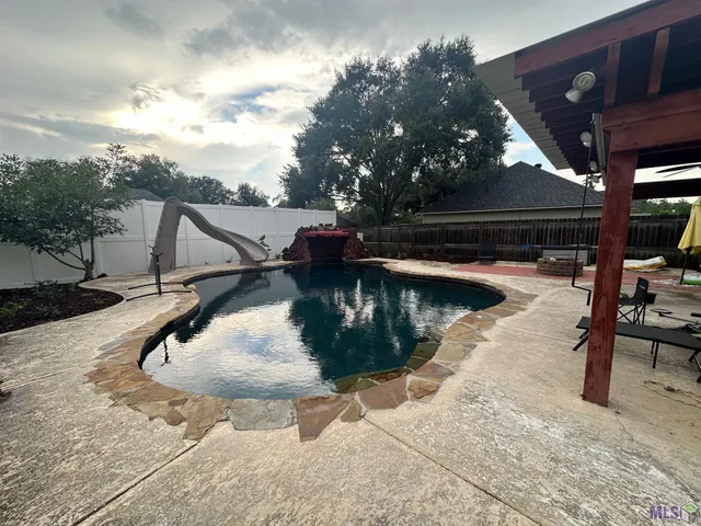 $2,350 | 17240 Rennes Drive, Prairieville, LA 70769